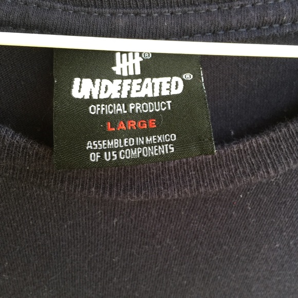 COPY - 💥Undefeated Gold strikes t-shirt💥 - Picture 4 of 6